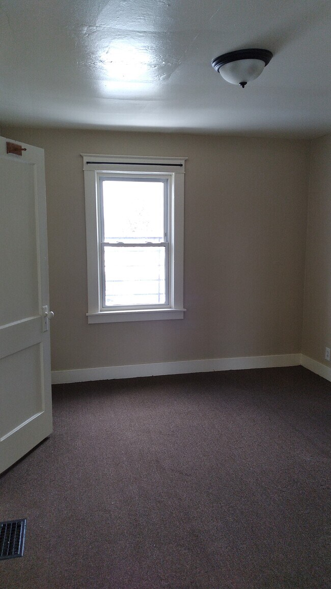 Building Photo - 2320 Niagara St