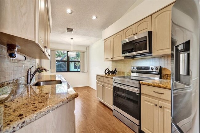 Building Photo - 3407 Emerald Oaks Dr