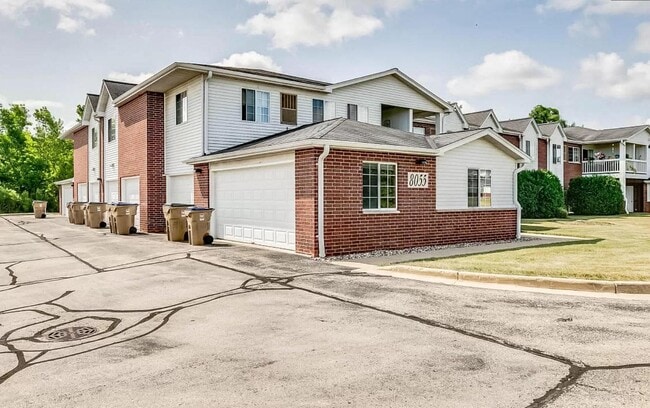 Foto del edificio - 8055 Lexington Pl