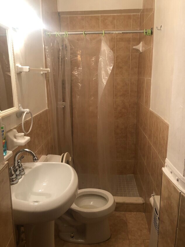 Bathroom - 25-28 14th Pl