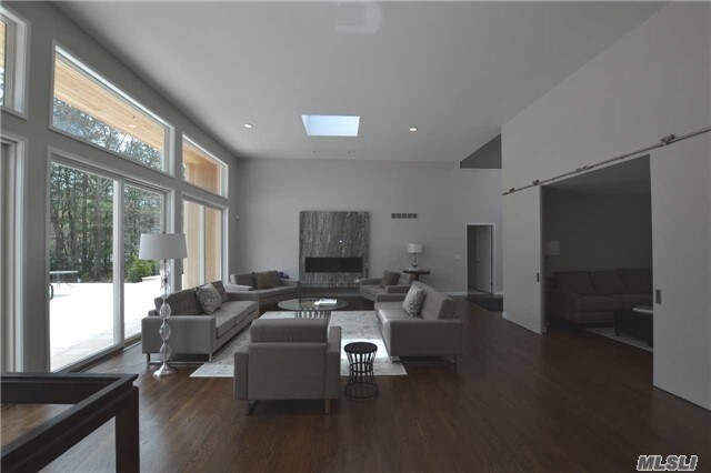 Foto del edificio - 29 Fox Hollow Dr
