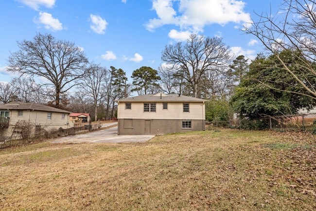 Building Photo - 1321 5 Mile Rd