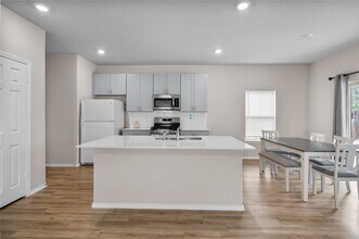 Building Photo - 707 Long Cedar Dr