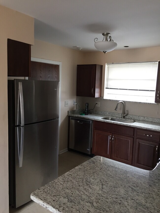 Photo - 425 S Cass Ave Apartments