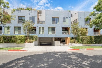 Building Photo - 855 Croft Ave