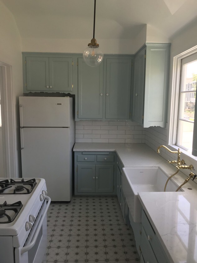 Remodeled kitchen with lots of light - 1422 Reeves St