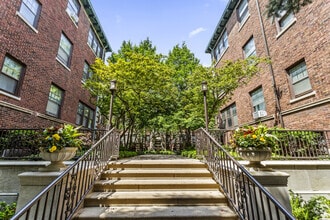 Building Photo - 834 Hinman Ave