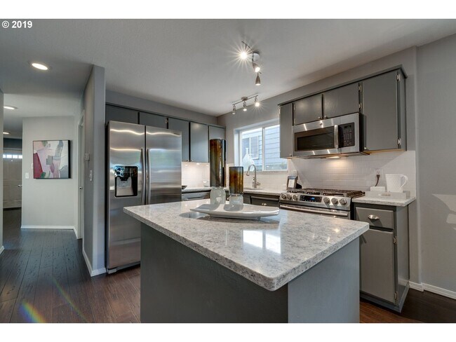 Foto del edificio - Modern & Move In Ready