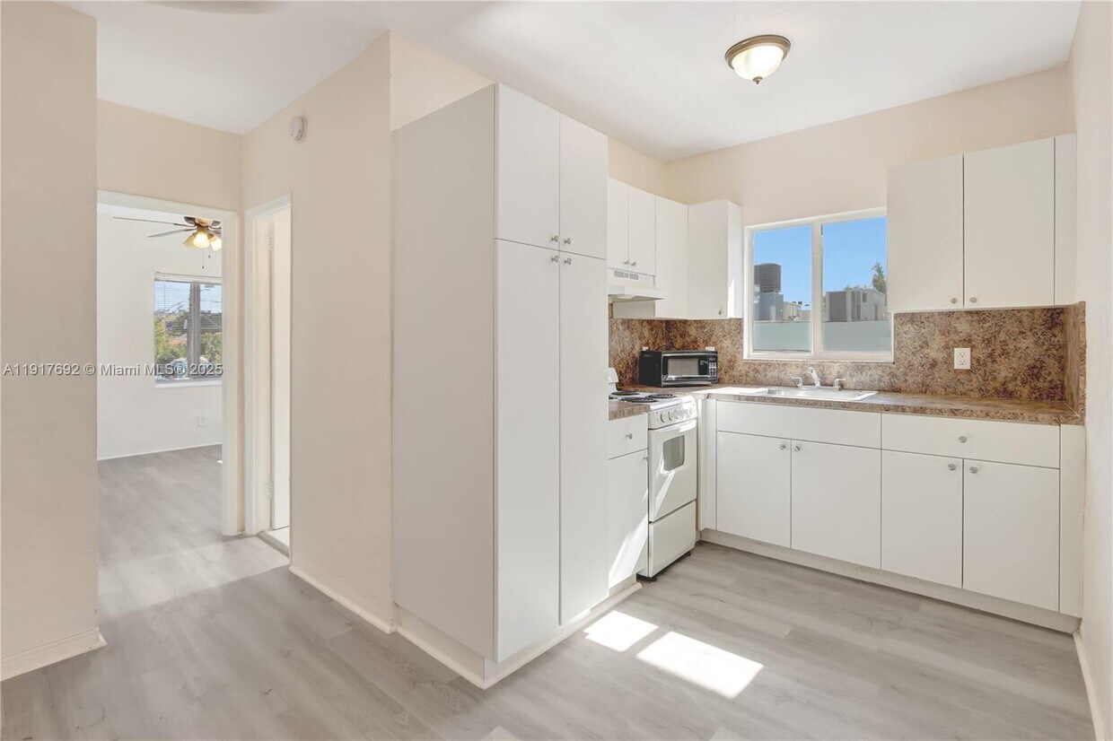 Foto principal - 711 SW 21st Ave