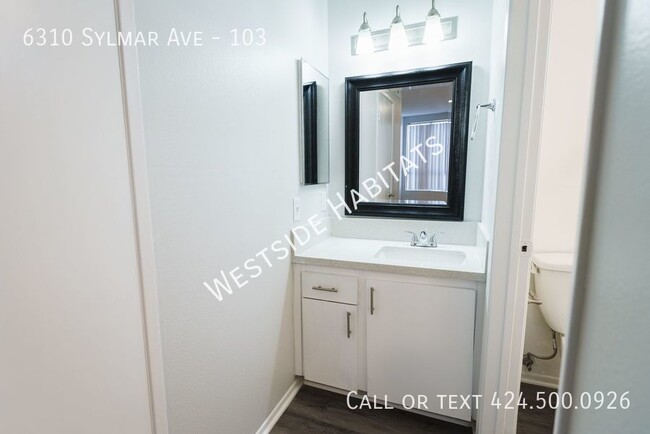 Building Photo - 6310 Sylmar - Gorgeous, fully renovated bu...