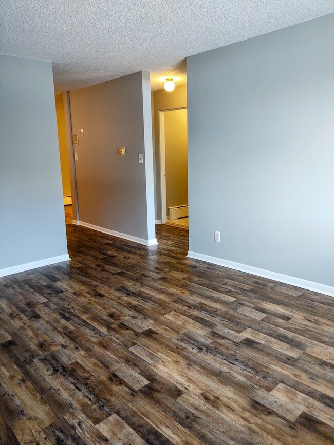 Building Photo - 131 Elm St