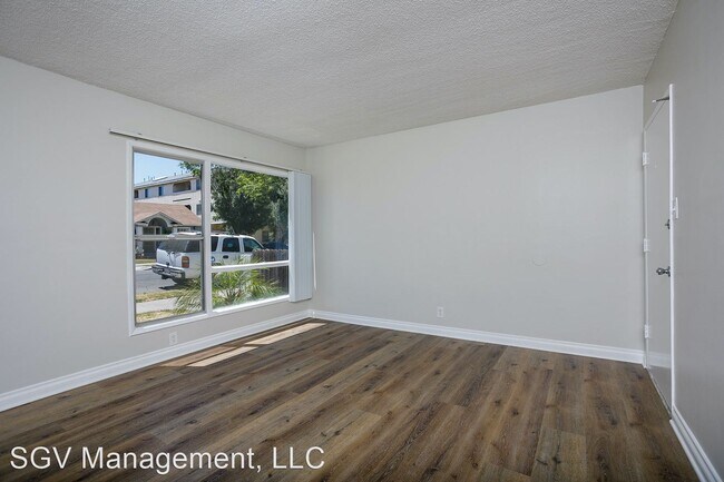 Building Photo - 1070 Stanley Ave