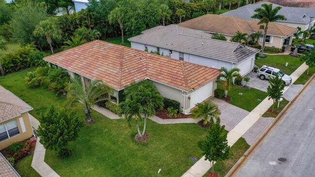 Building Photo - 3/2/2 with Lake & Preserve Views in Lake F...