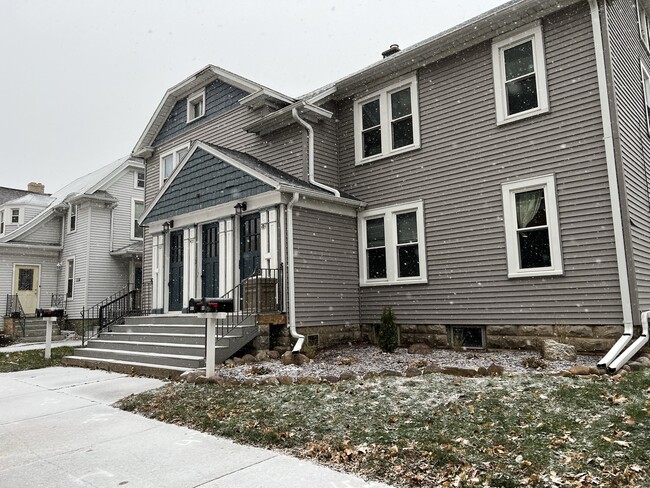 Building Photo - 118 E Franklin St