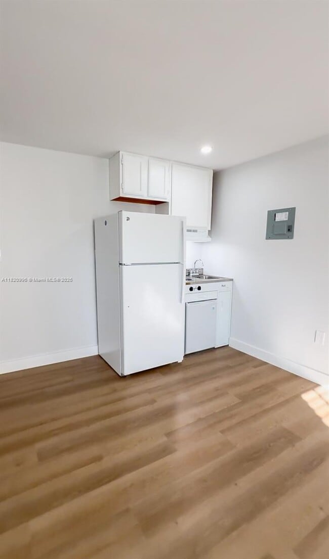 Foto del edificio - 2855 W Commercial Blvd