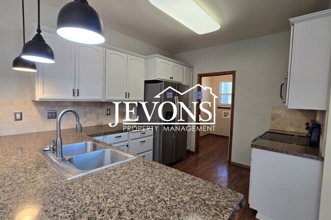 Foto del edificio - Coming soon! 3 Bed / 2.5 Bath Single-Family Home in West Yakima