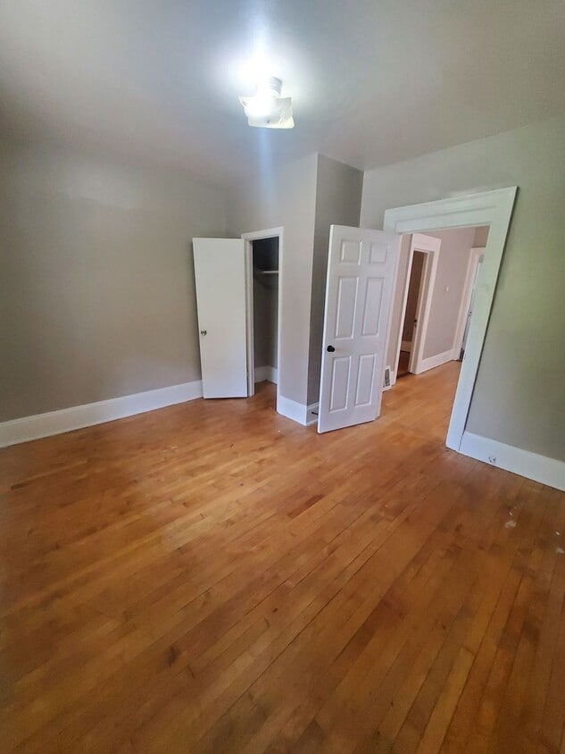 Primary Photo - 3372-3374-3374 N Richards St