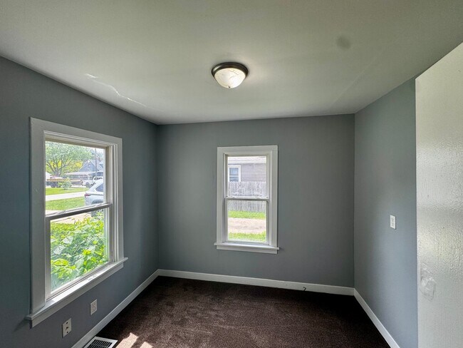 Foto del edificio - Charming 2-Bed, 1-Bath Single-Family Home in Coal Valley – Available Now!