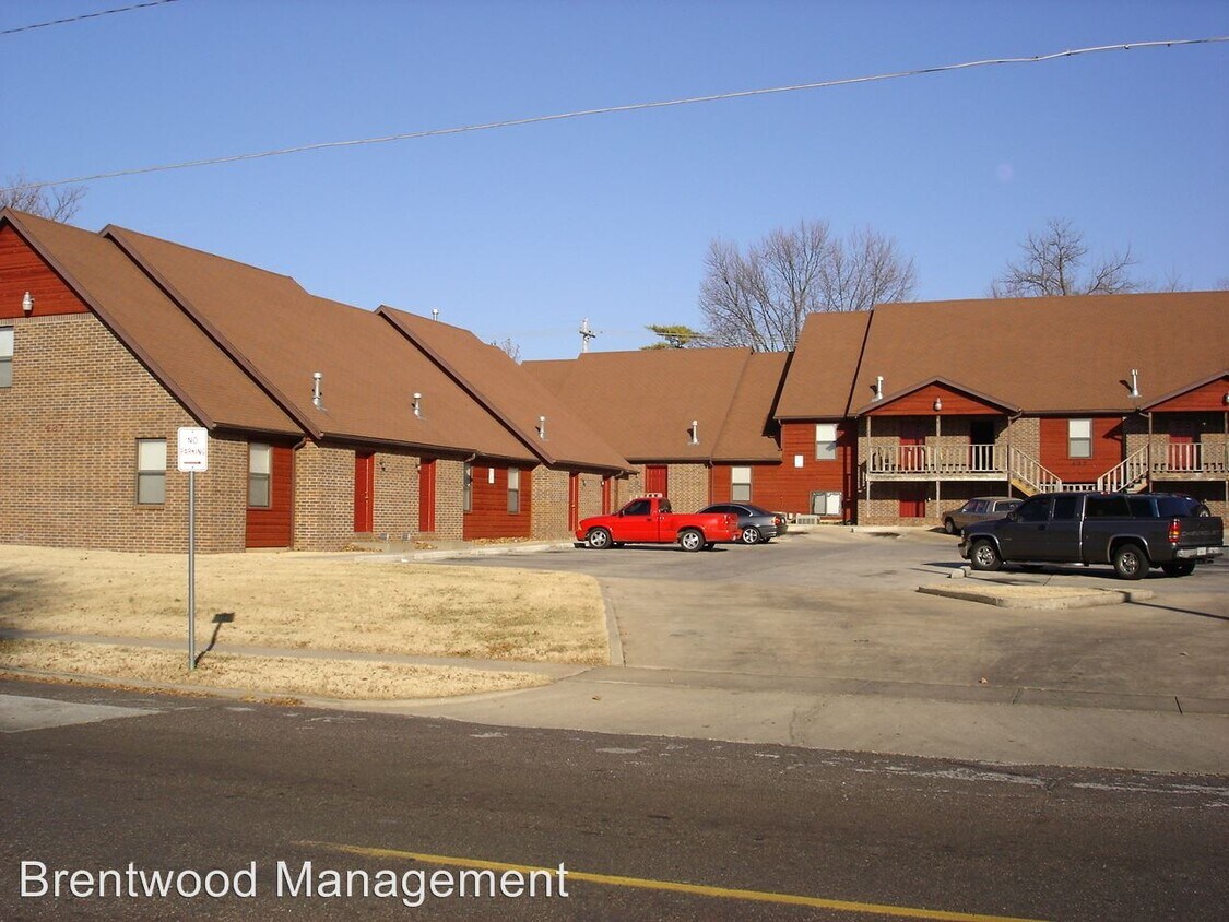 Primary Photo - 1050 E Walnut St