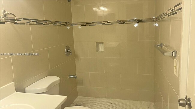 Foto del edificio - 200 Palm Cir W