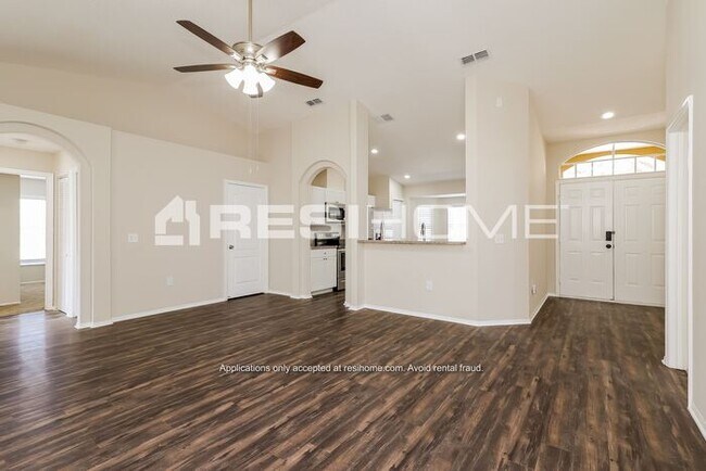 Foto del edificio - 4027 Oak Preserve Dr