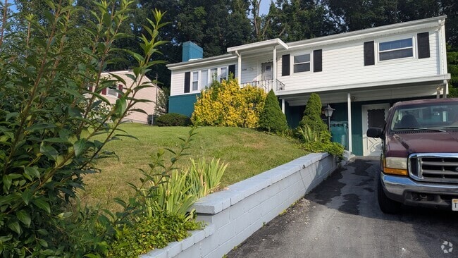 Building Photo - 2208 Osborne St