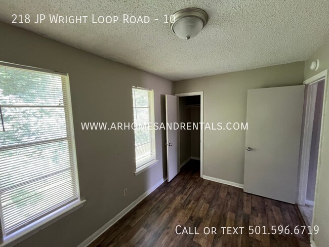 Foto del edificio - 218 N J P Wright Loop Rd