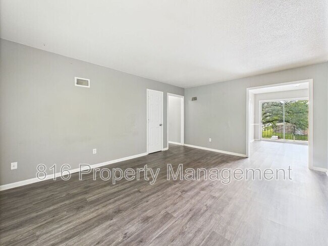 Foto del edificio - 8038 Campbell St