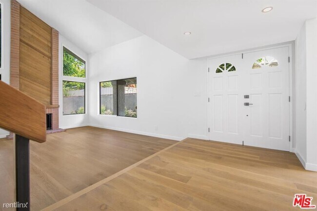 Building Photo - 4 br, 3 bath House - 12064 Wagner St