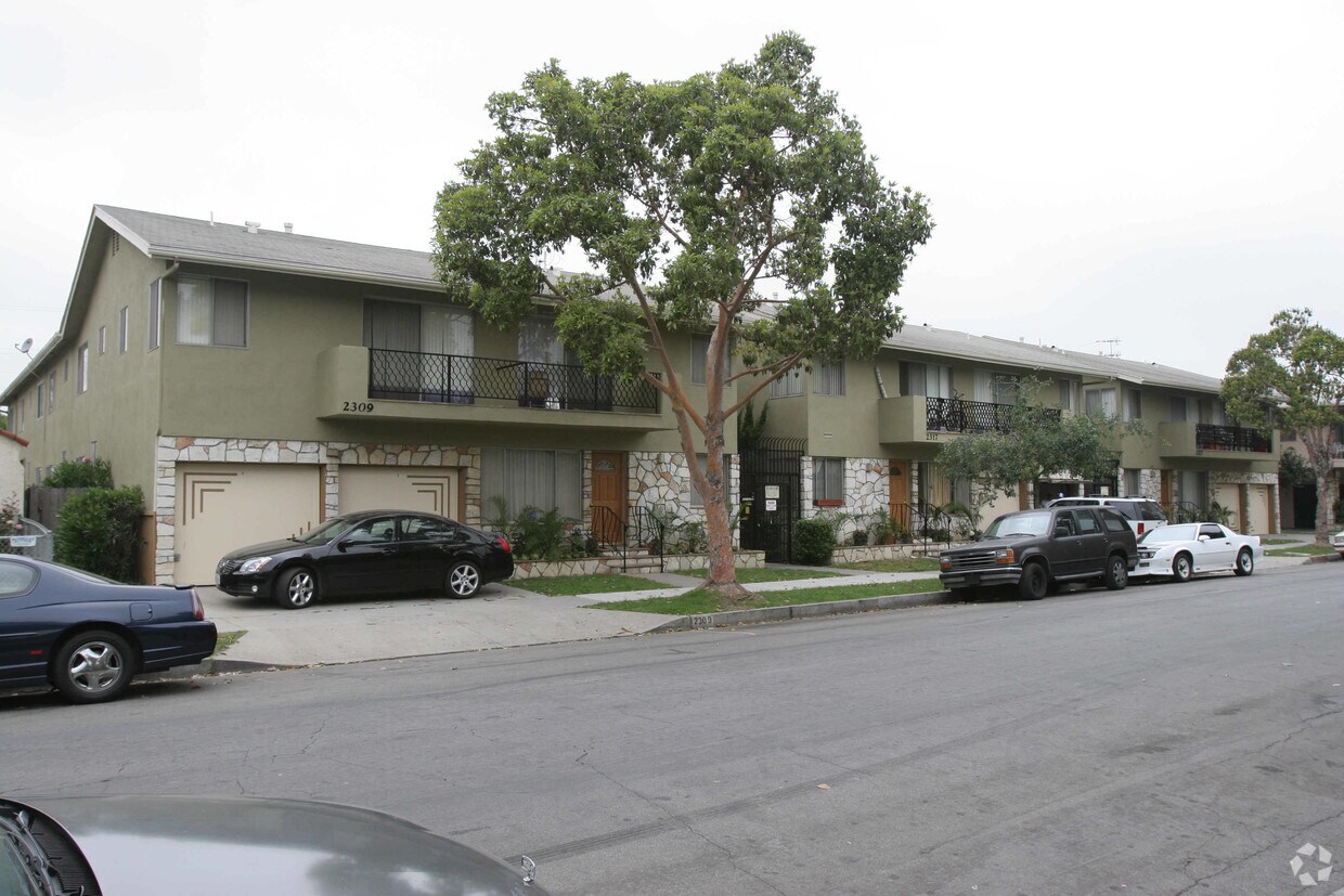 Foto del edificio - 2317 Cedar Ave