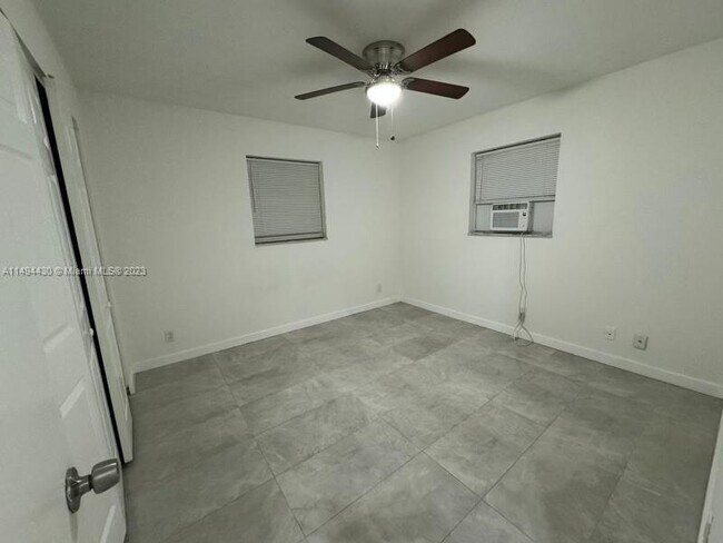 Foto del edificio - 1051 NW 27th Ave