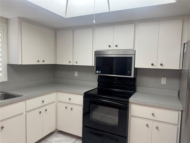 Foto del edificio - 471 Albee Farm Rd