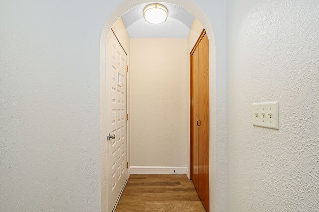 Building Photo - 328 S Kiowa Ct