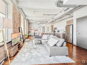 Building Photo - 555 Evergreen St