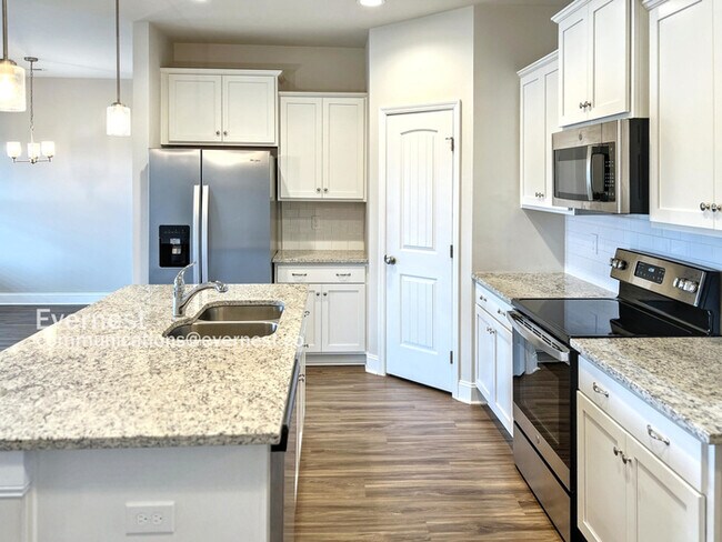 Building Photo - 104 Elaina Grey Ct