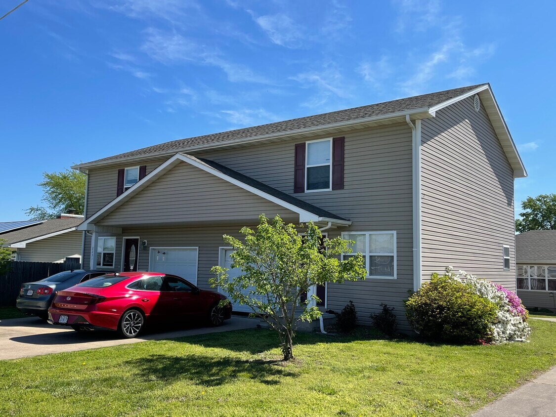 2239 Texas Ave, Joplin, MO 64804 Townhouse for Rent in Joplin, MO