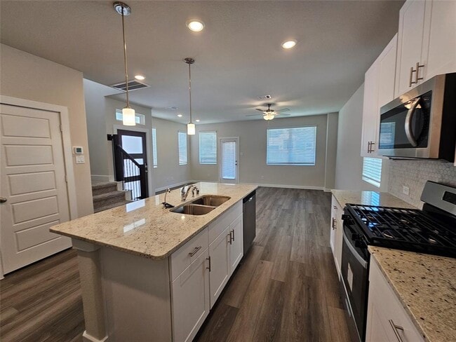 Building Photo - 3007 Valley Peak Dr