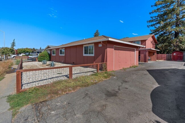 Building Photo - 1518-1522 Trower Ave