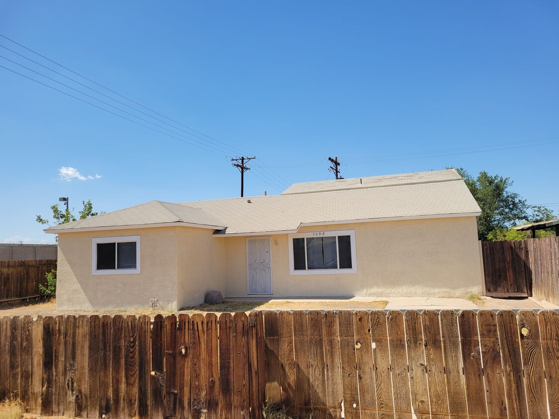 Primary Photo - 1098 Rose Ave