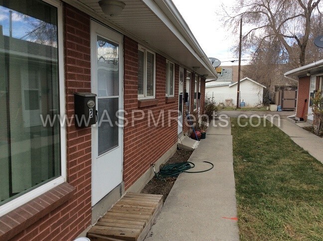 Primary Photo - 457 E Warnock Ave