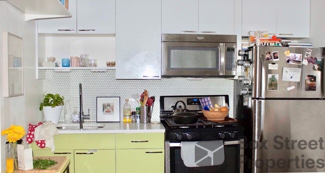 Foto del edificio - 418 Melrose St