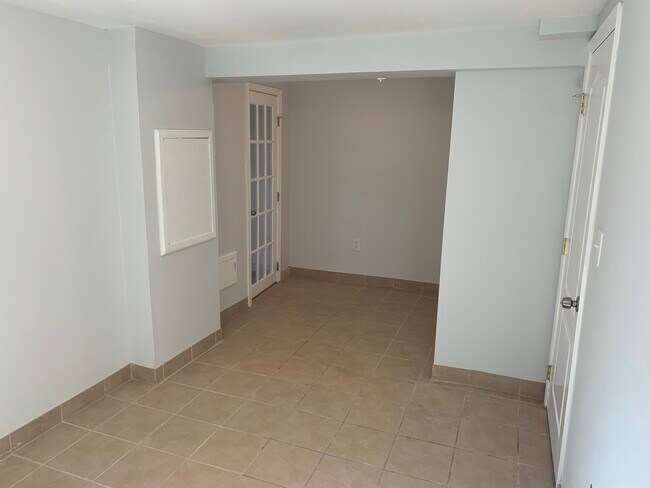 Building Photo - 619 Quebec Pl NW