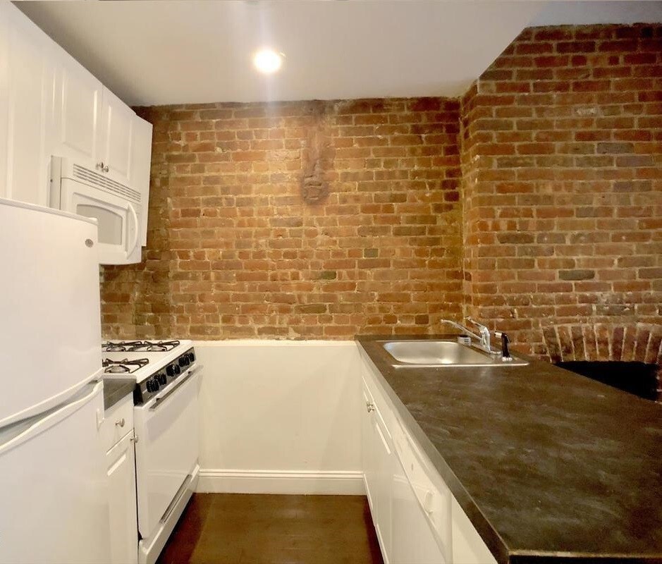 Building Photo - NO FEE 2 bedroom with Private outdoor space