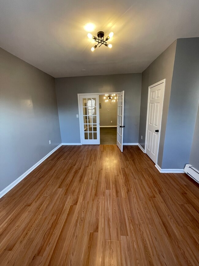 Master Bedroom - 384 Badger Ave