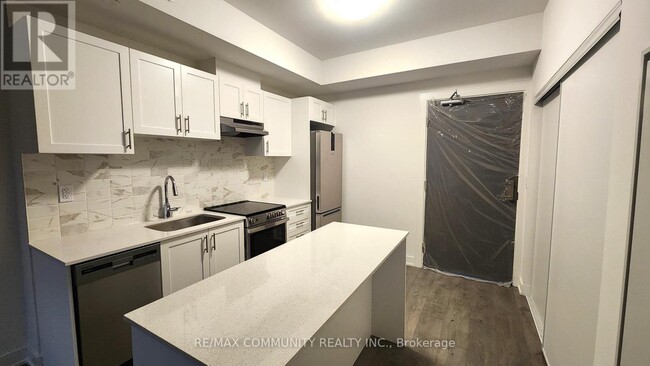 Building Photo - 705 Davis Dr