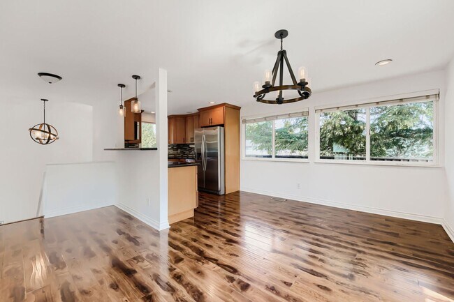 Foto del edificio - 4bd/2.75ba Renton Home