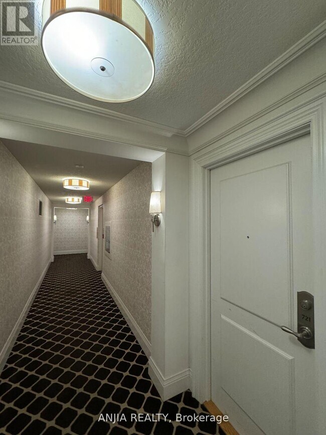 Building Photo - 25 Greenview Ave