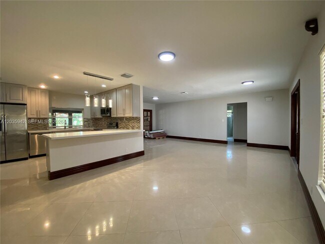 Foto del edificio - 490 Bonaventure Blvd