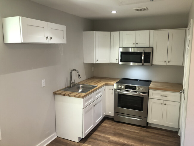 Building Photo - 301 West 35th Unit B