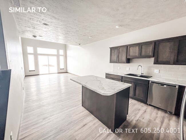 Foto del edificio - Stunning BRAND-NEW 3-Bedroom Townhome in S...